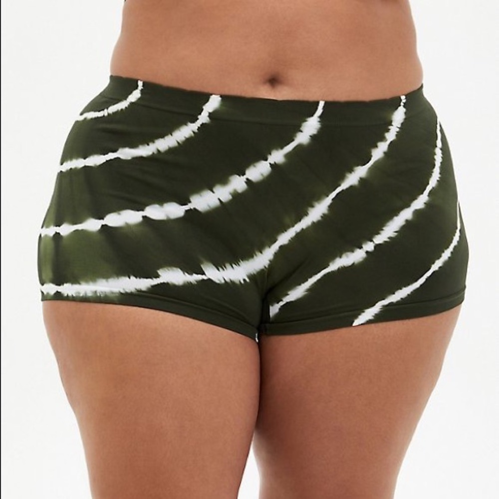 TORRID OLIVE GREEN TIE-DYE SEAMLESS BOYSHORT PANTY